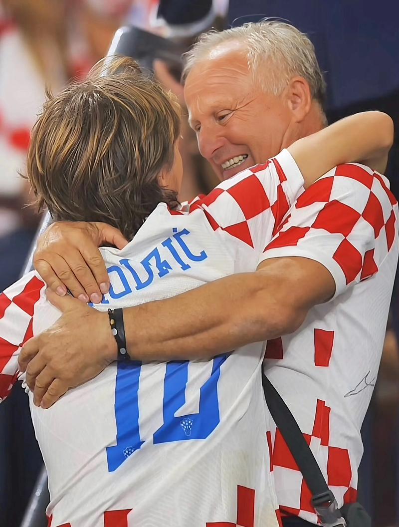 2-1！队长世界波传射 13.5亿豪门淘汰同城死敌 决赛上演国家德比