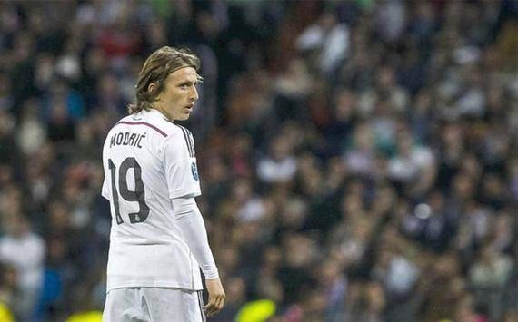 图片报：阿德耶米希望尽快转会，但目前转会市场