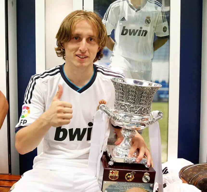 2米26天才首秀 19岁张子宇开启WCBA生涯