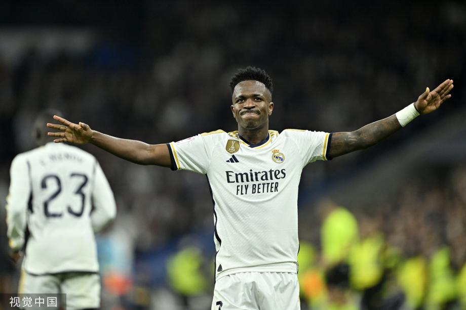 NBA：湖人VS勇士 詹姆斯全场砍下42分