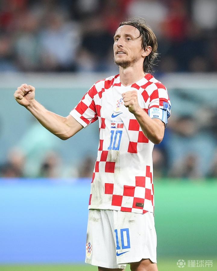 洛夫顿突破妙传 王哲林跟进暴扣